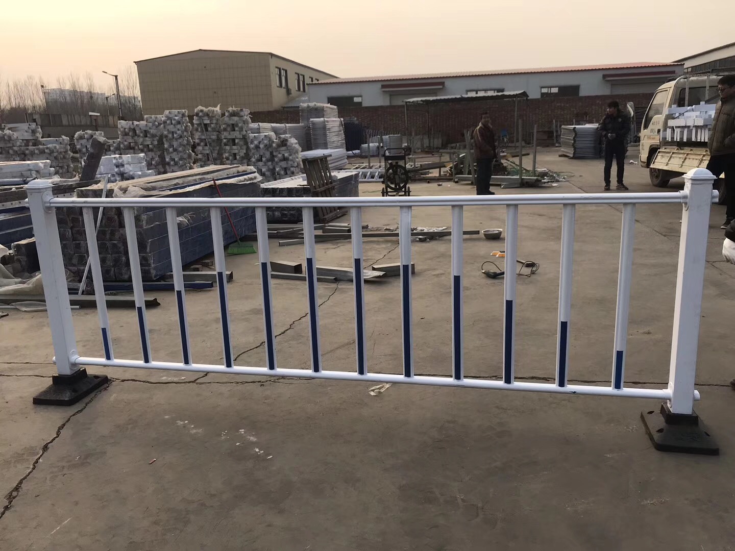 道路護(hù)欄顏色